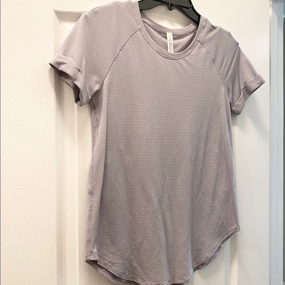 LIKE NEW LULULEMON TOP size 2